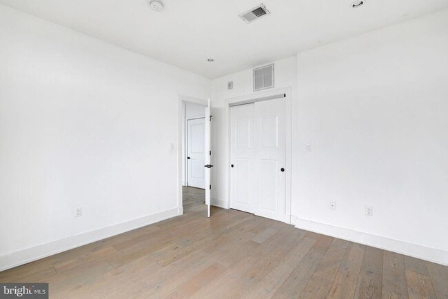 Building Photo - 1402 H St NE