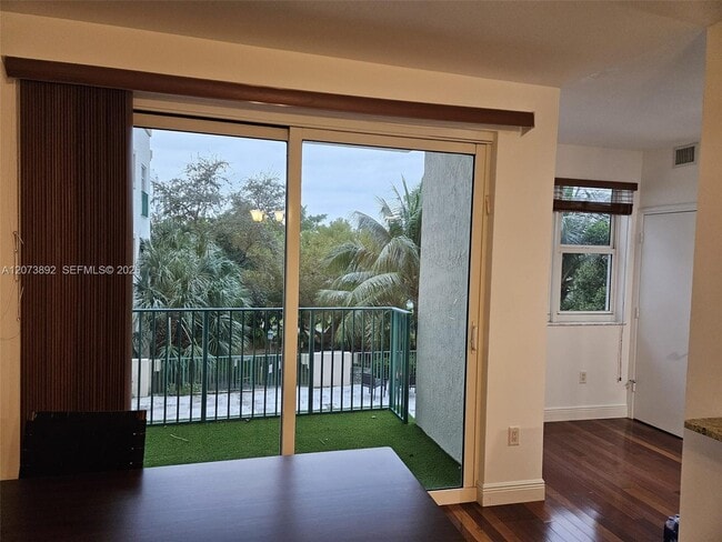 Building Photo - 20000 E Country Club Dr