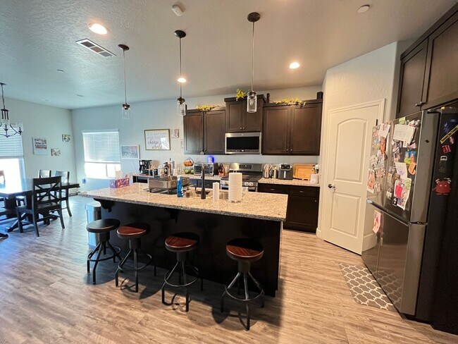 Building Photo - Beautiful home coming soon in Reedley!