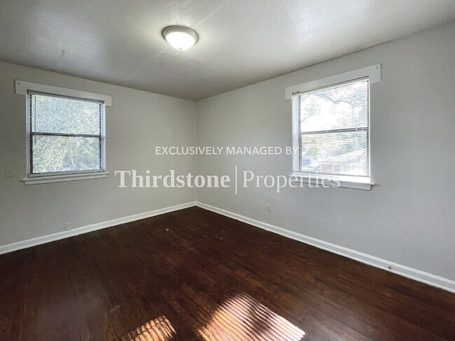 Building Photo - 809 McDuff Ave S