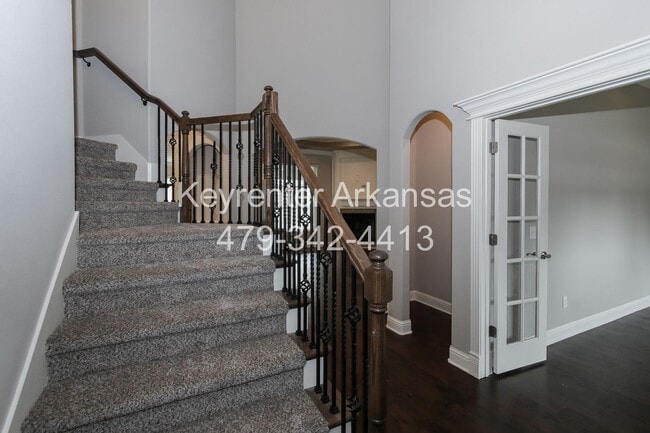 Building Photo - 3805 SW Gemstone Blvd