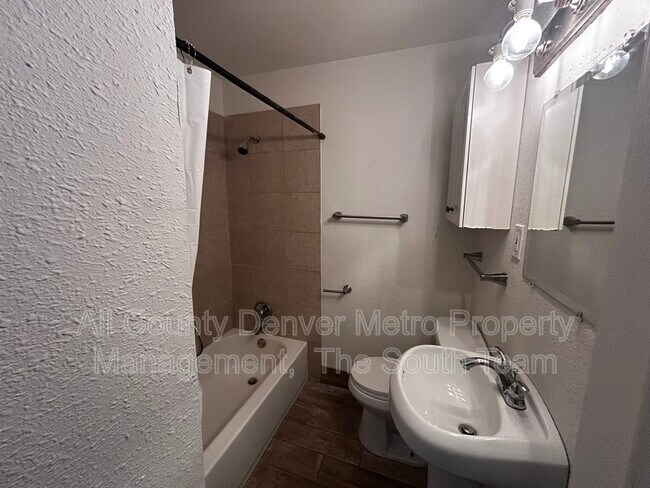 Building Photo - 71 Del Mar Cir