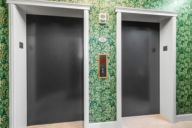 Building Photo - 3700 S Ocean Blvd