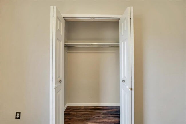 Building Photo - 1467 S Meadows Dr