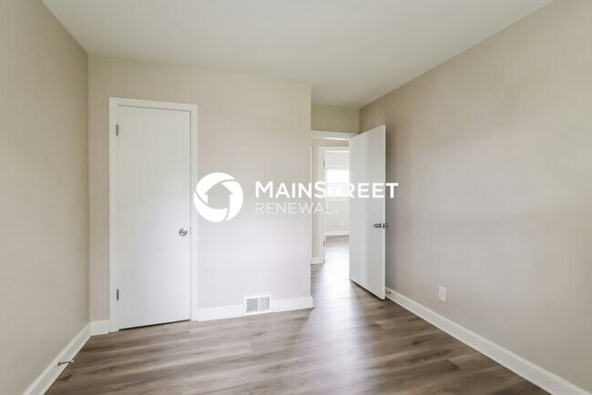 Building Photo - 3 Bedroom Pet-Friendly Home in LOUISVILLE,...