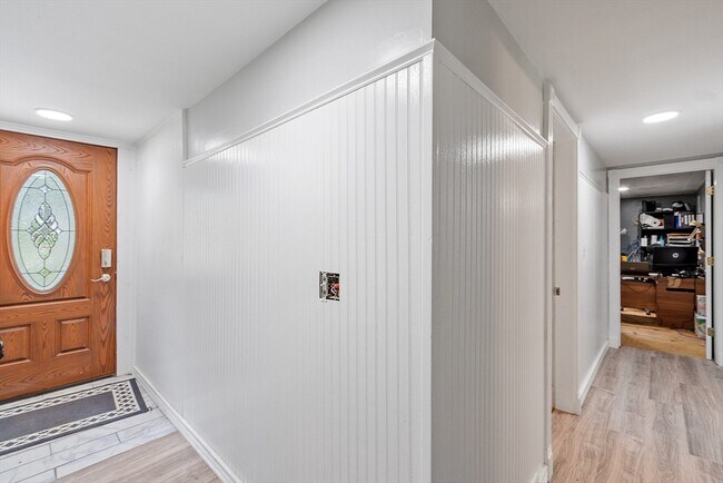 Building Photo - 199 Center Depot Rd