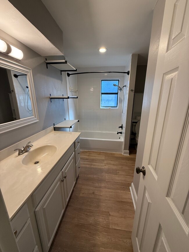 Building Photo - 207 E Kimbrough St