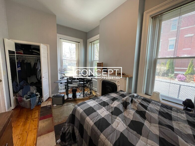 Building Photo - 8 Centre St