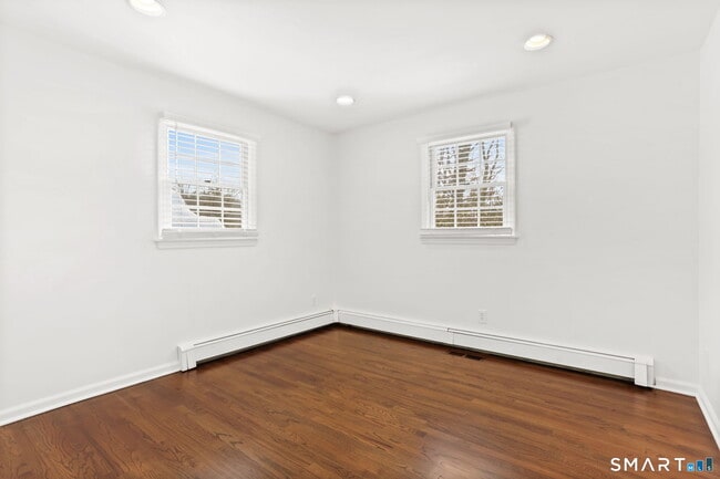 Building Photo - 11 Partrick Ln