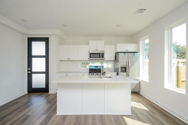 Building Photo - 4358 Clover St