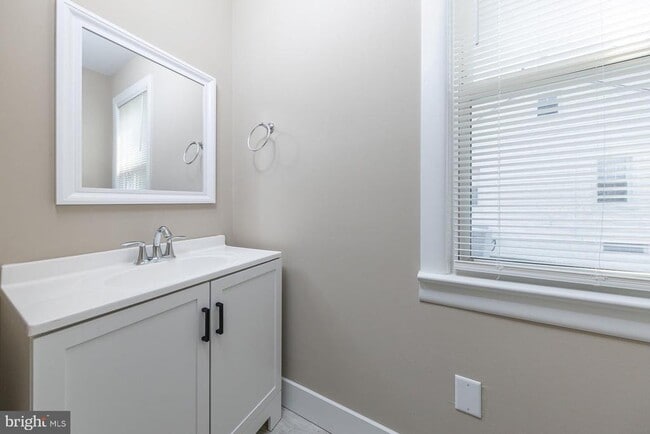 Building Photo - 279 Academy St