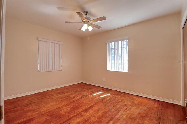 Building Photo - 4845-4825 25th Ave N