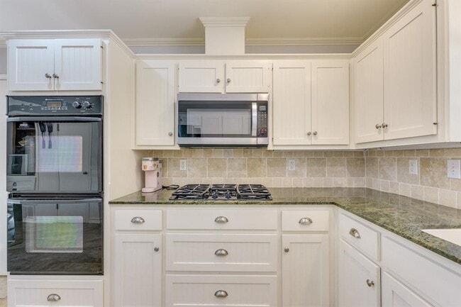 Building Photo - 6210 Cape Coral Dr