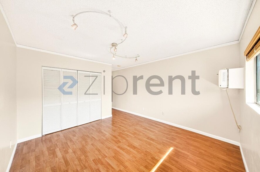 Building Photo - 240 W Verdugo Ave