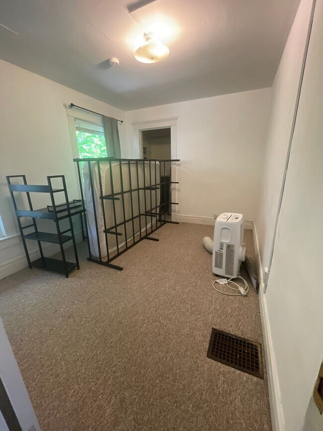 Building Photo - 952 Greenwood Ave