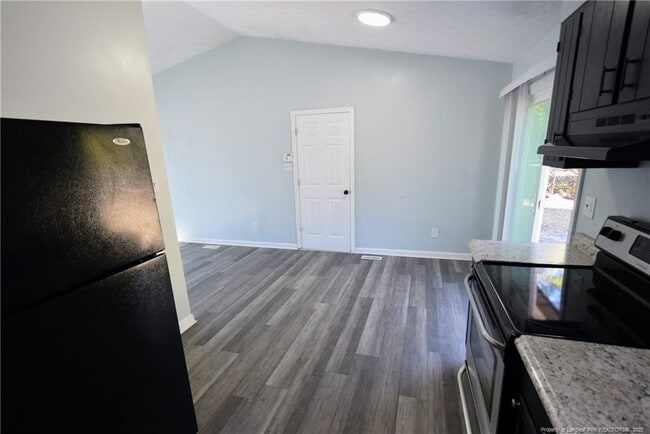Building Photo - 693 Stoneykirk Dr