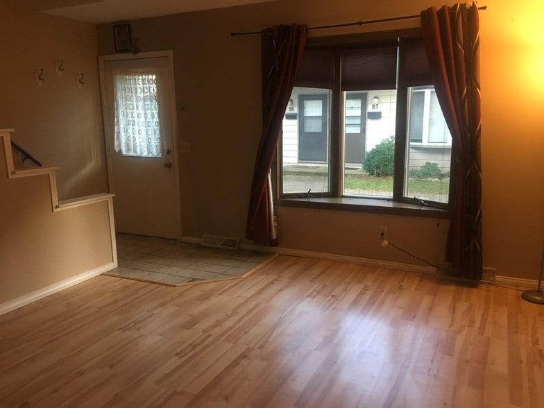 Building Photo - 76 N Lakewood Gardens Ln