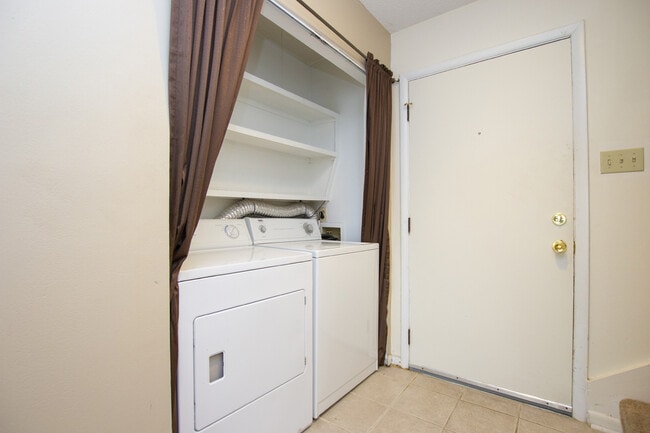 Building Photo - Two bedroom condo