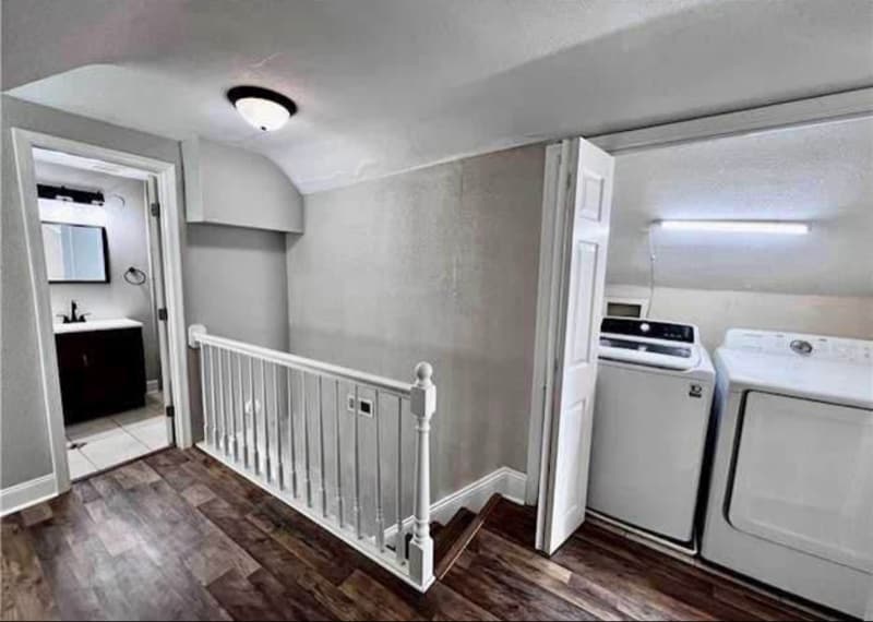 Building Photo - 306 E Leicester Ave