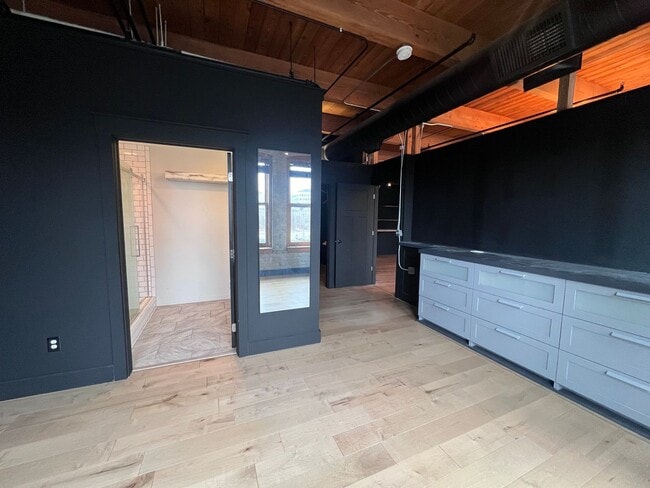 Building Photo - Gorgeous Loft Downtown Grand Rapids