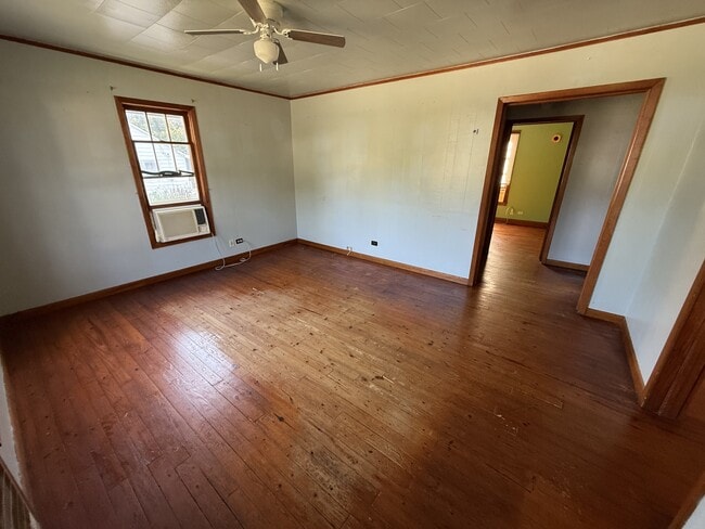 Primary Photo - 347 S Cedar St