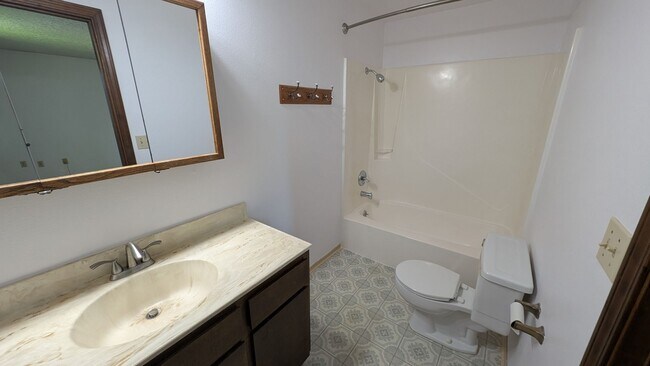 Building Photo - One level home with lots of character in Hillsboro.