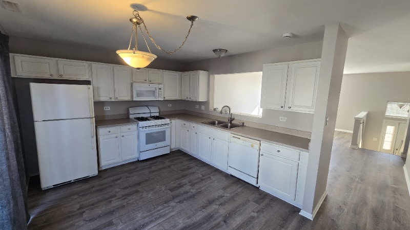 Building Photo - 2705 Canyon Dr