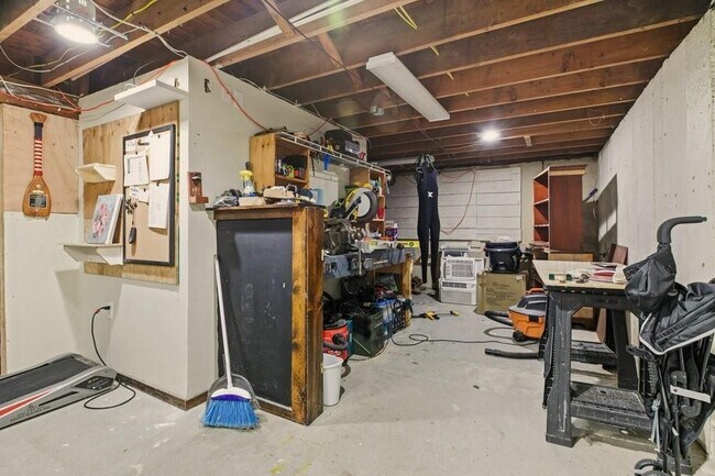 Building Photo - 23 Cypress St