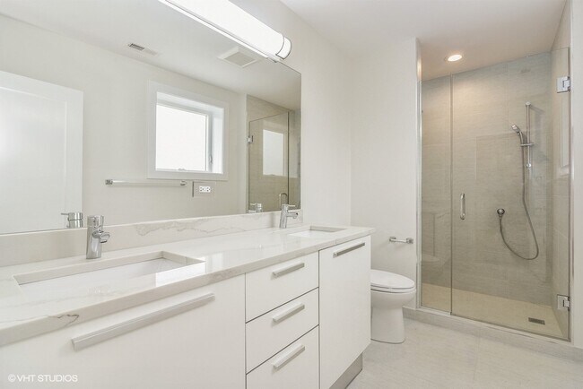 Building Photo - 3326 W Irving Park Rd