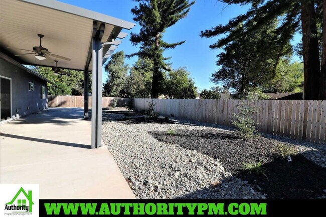 Building Photo - 3071 Bedrock Ln