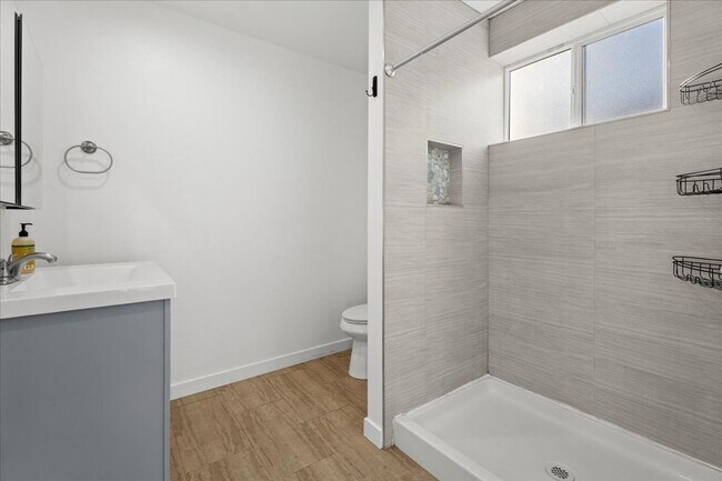 Building Photo - Modern Detached 3 Bedroom House with Private 2 Car Garage and Patio