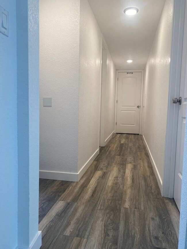 Building Photo - Charming 3BR Condo in Denver