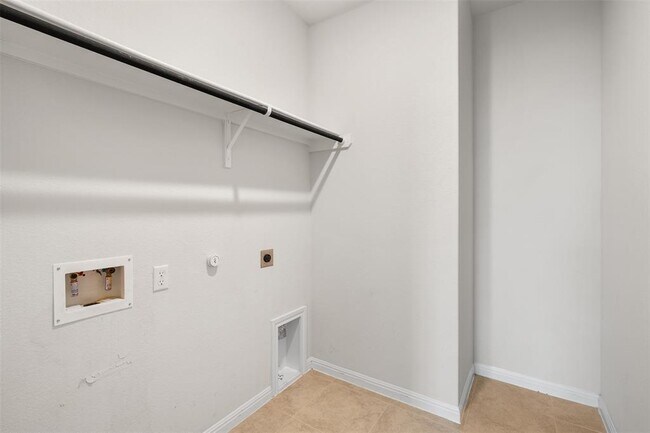 Building Photo - 2516 Walking Y Rd