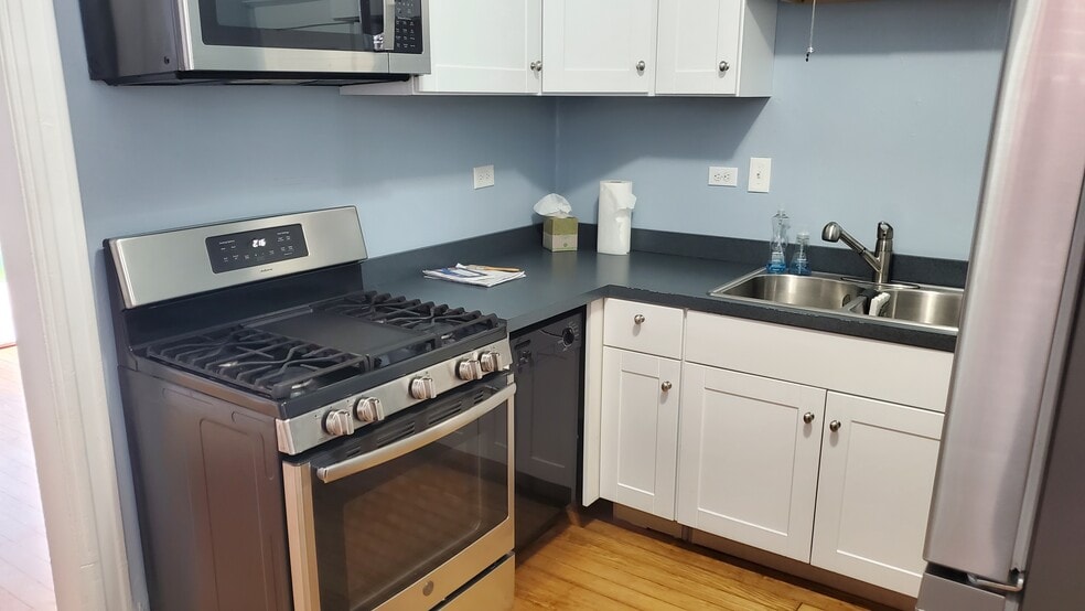 Modern appliances - 210 S Logan St