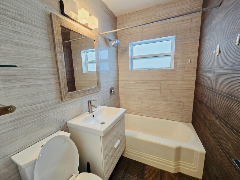 Building Photo - 2174 NE 181st St