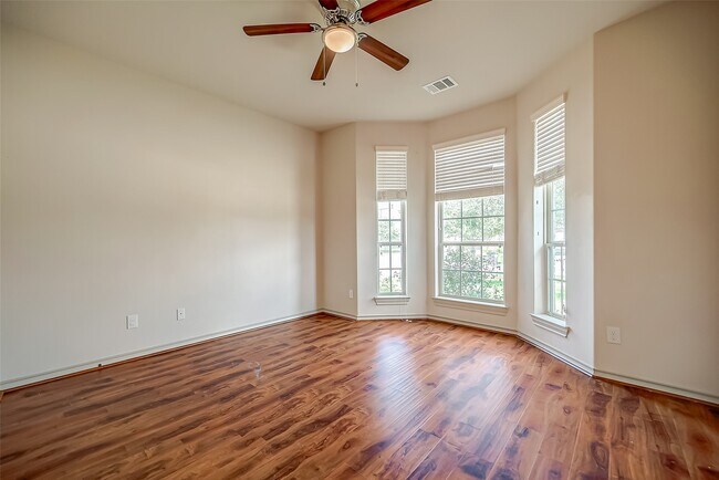 Building Photo - 2211 Argos Dr