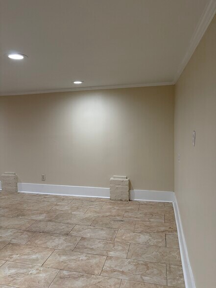 den - 1509 Robert St