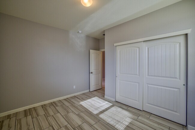 Building Photo - 11491 Summer Dr