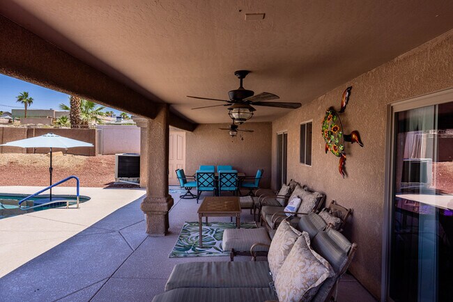Building Photo - 3161 Newport Dr