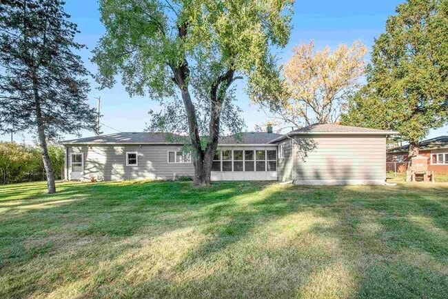 Building Photo - Upgraded Ranch Style Home in South Bend, IN