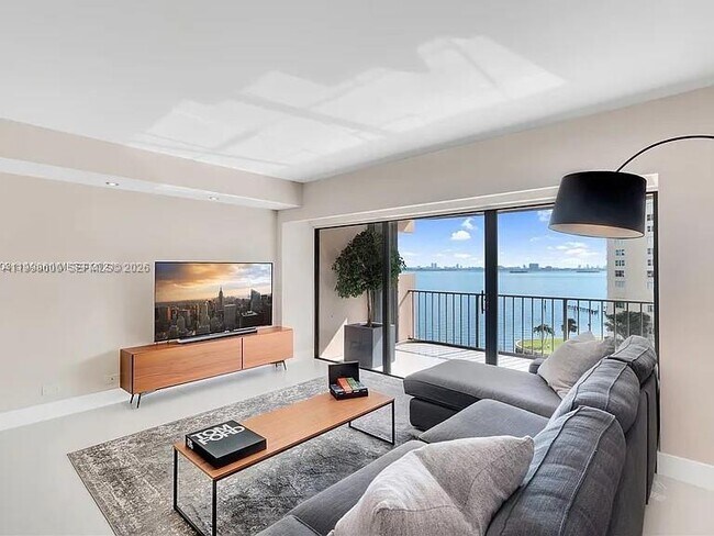 Building Photo - 1800 NE 114th St