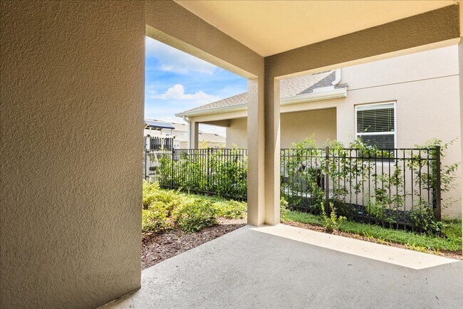 Building Photo - Spacious 5-Bedroom Solar Home for Rent in ...