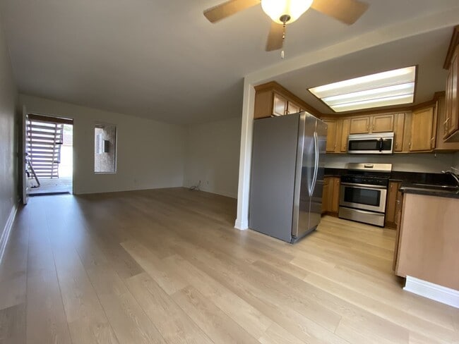 Building Photo - 2 Bedroom, 2 Bath, Downstairs Condo!