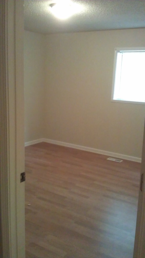 Building Photo - Gorgeous 4 bedroom 2 bath home