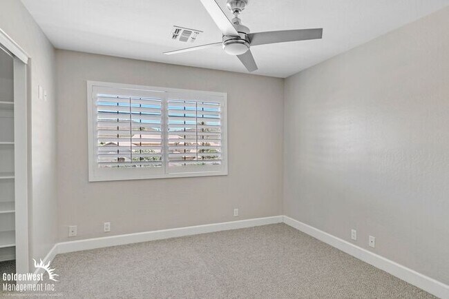 Building Photo - Modern 3bdm 3ba Home with Stylish Upgrades
