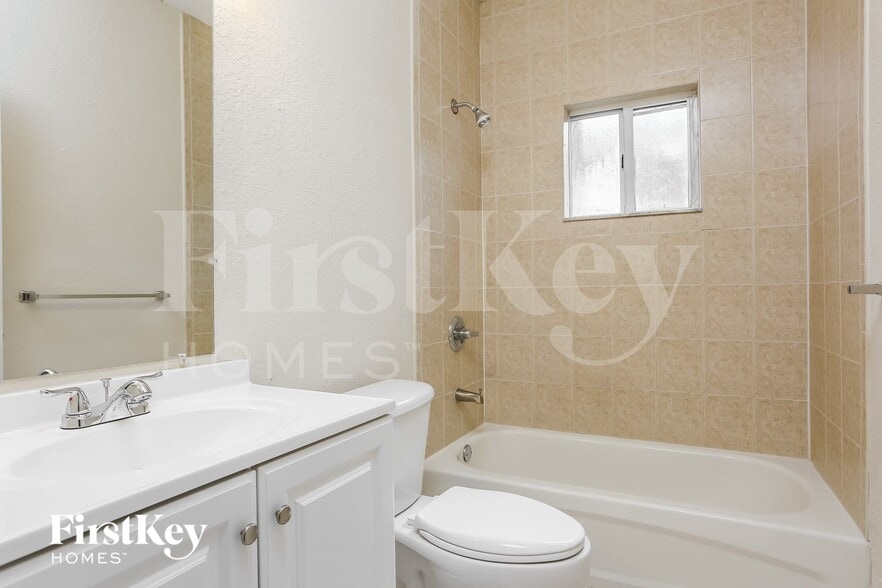 Building Photo - 213 SW 15th Pl