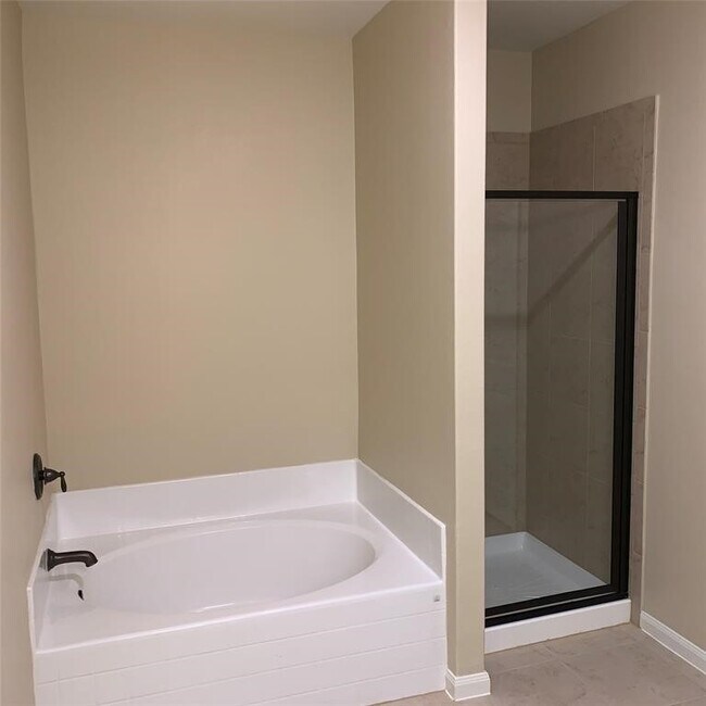 Building Photo - 8881 Oval Glass St