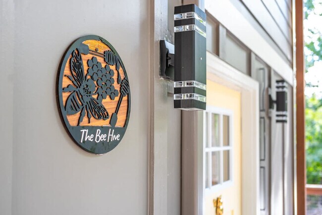 Building Photo - 288 Stonewall Road-SI ID1055518P