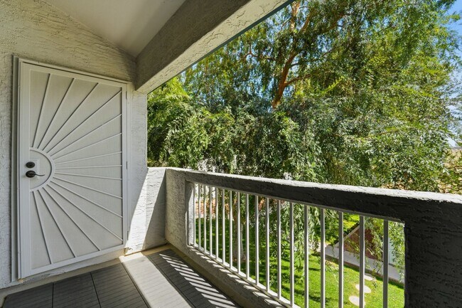 Building Photo - Fully Updated 2 Bed Mesa Condo | Quartz Counters + Pool & Spa