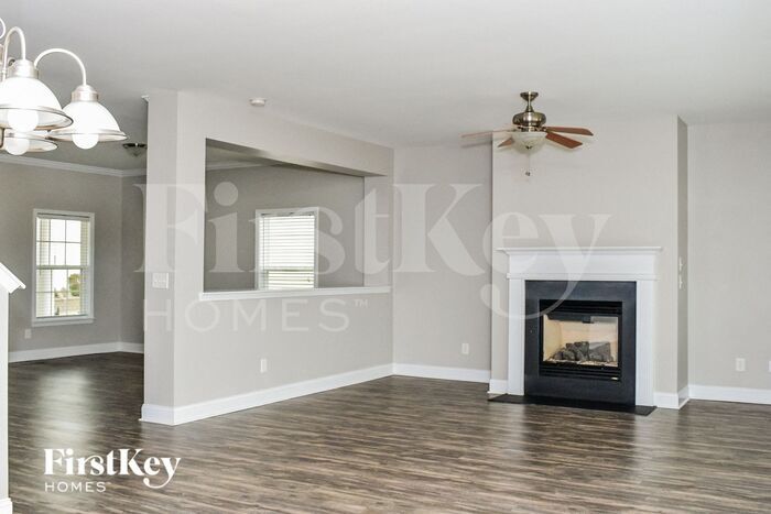 Building Photo - 109 Sand Spur Dr